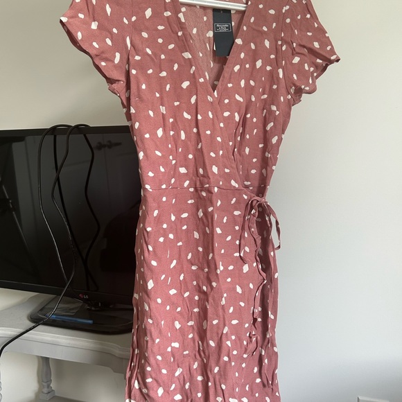 Polka dot wrap Abercrombie wrap dress - Picture 2 of 4